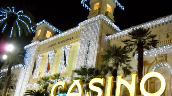 Casino di Sanremo.  Qui dentro c'è ancora la roulette che ci ha baciato